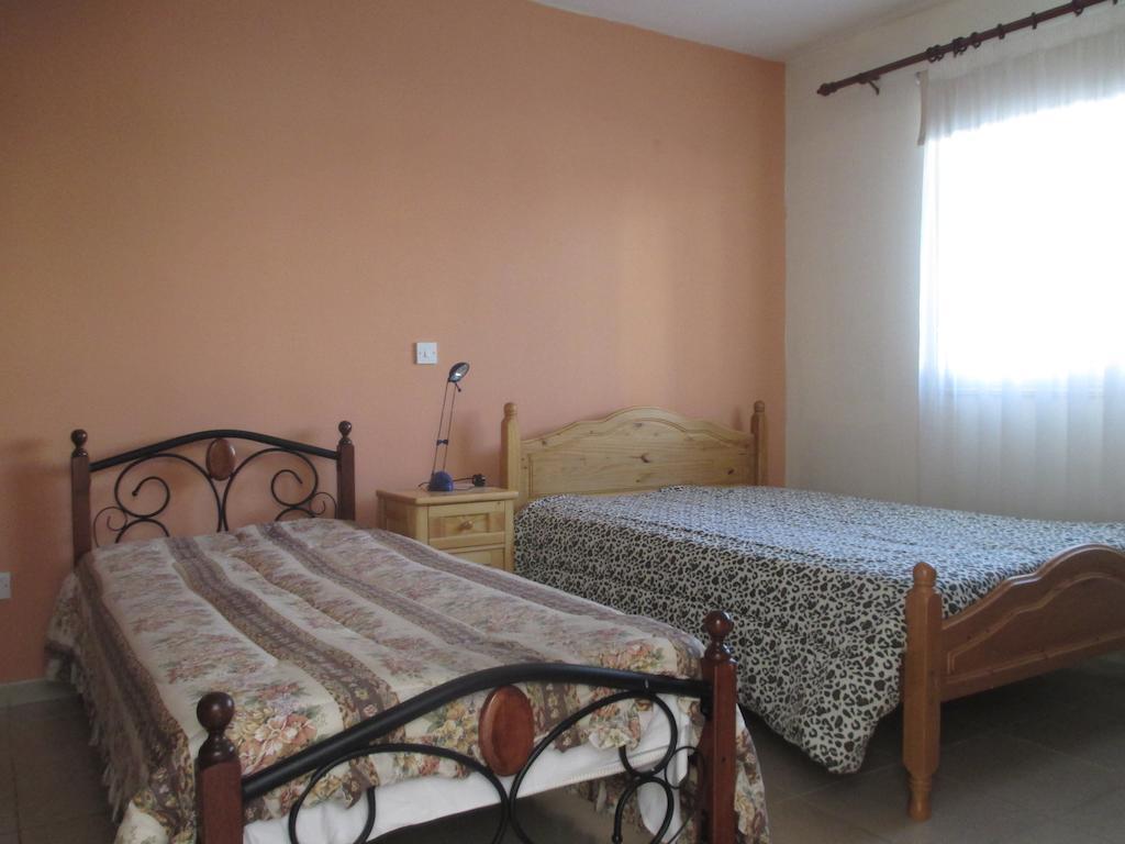 Byreva Apartments Paphos Phòng bức ảnh